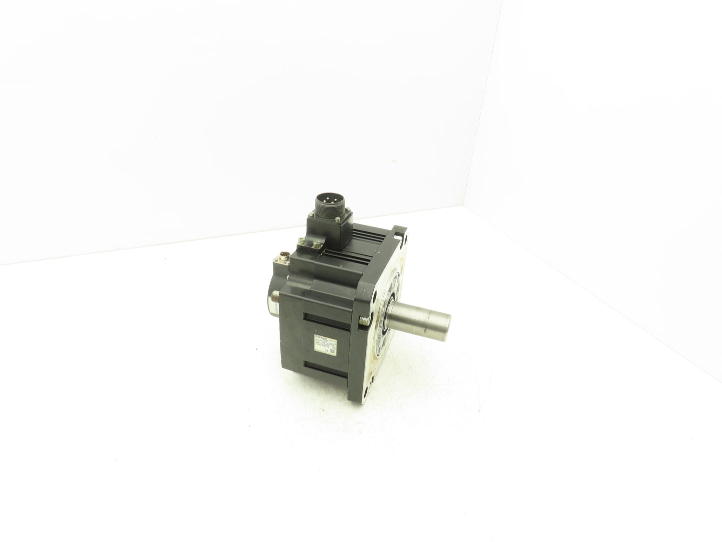 Mitsubishi HF204S AC Servo Motor 2kw 132V 3PH 3000rpm - Encoder 0SA105S5A