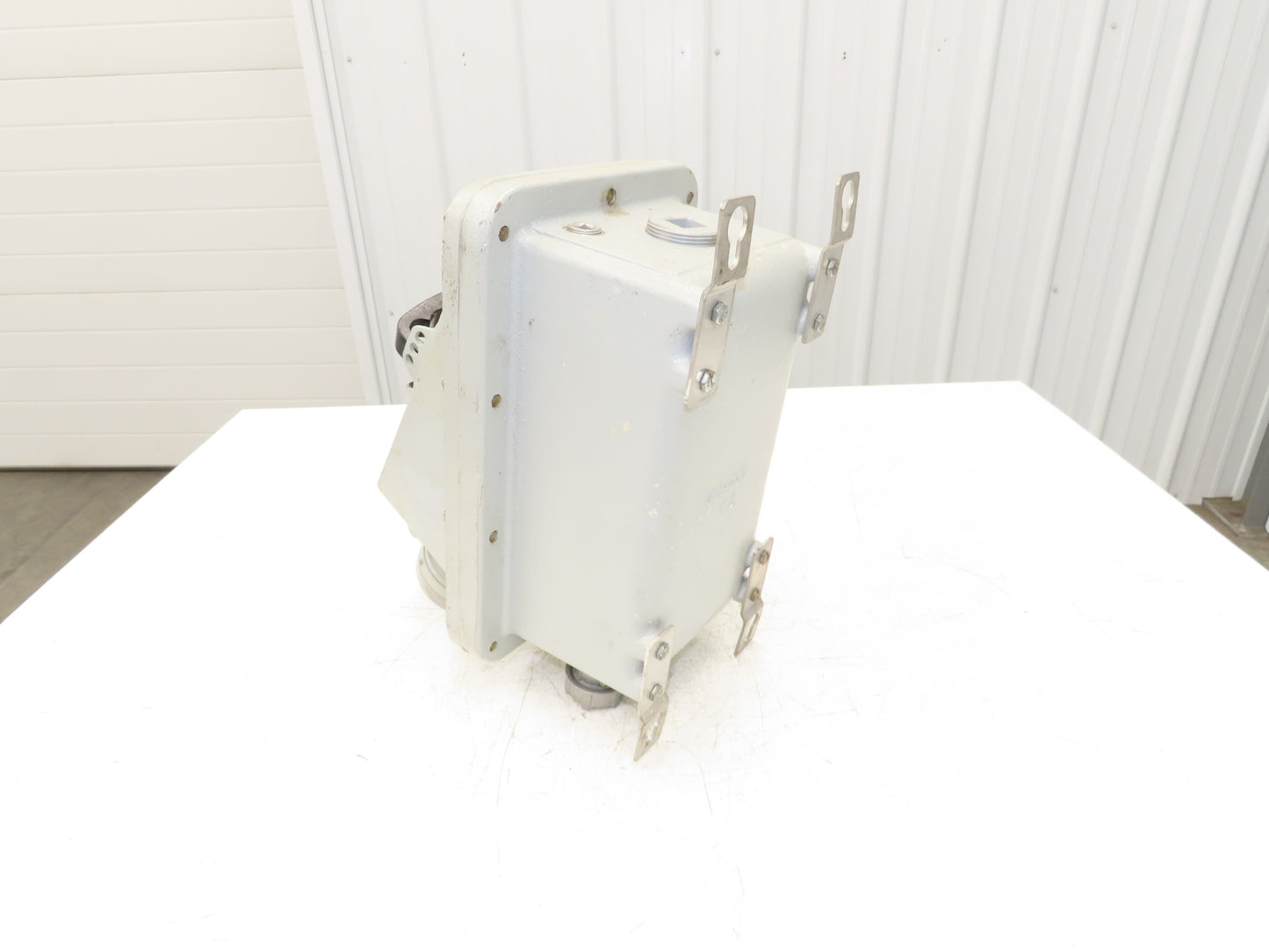 Appleton DBR6034DS DBR Receptacle 60A 3W 4P Disconnect Pin Sleave Plug