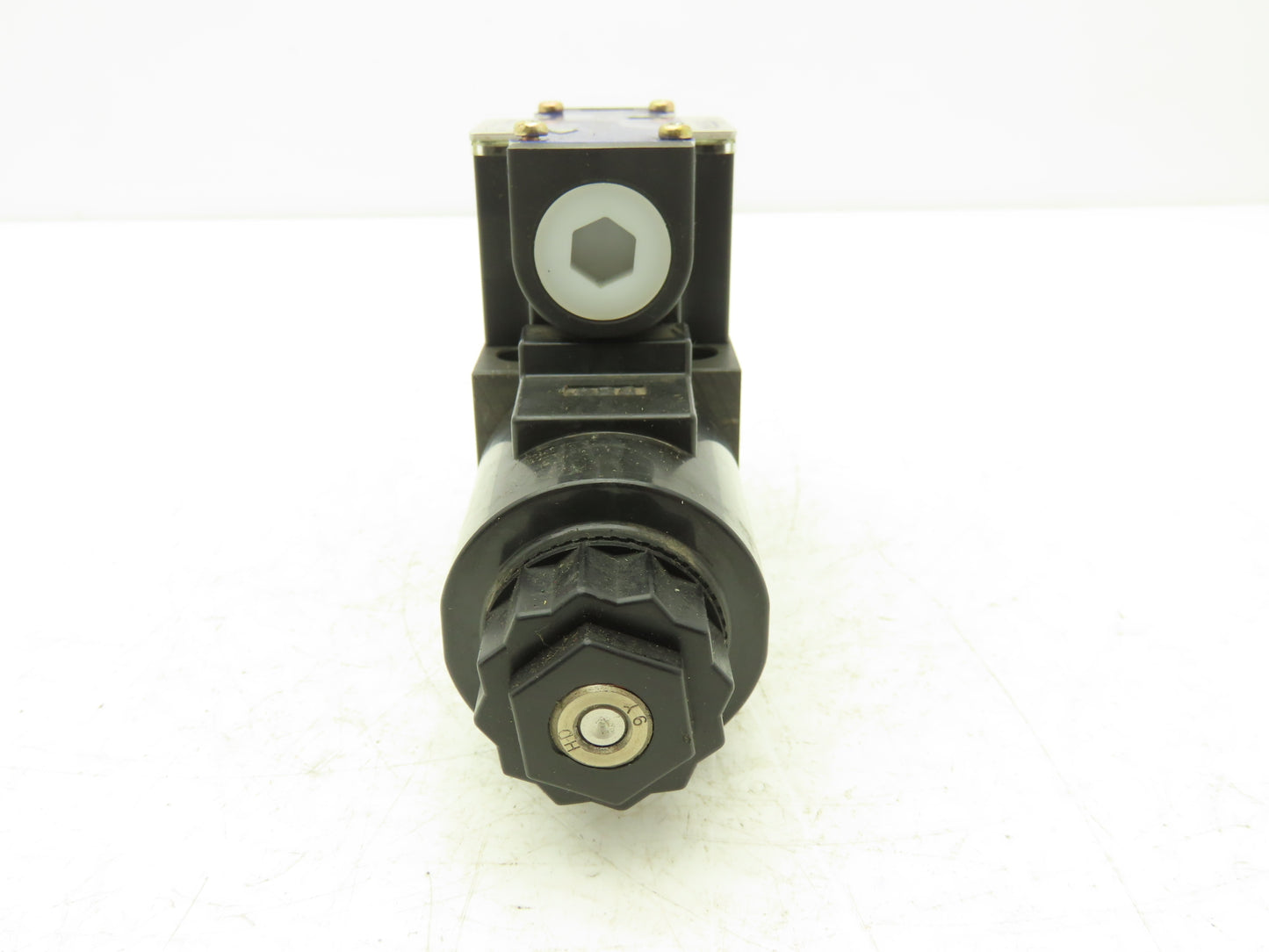 Yuken DSG-01-2B2-D24-60251 Hydraulic Directional Solenoid Valve 24VDC