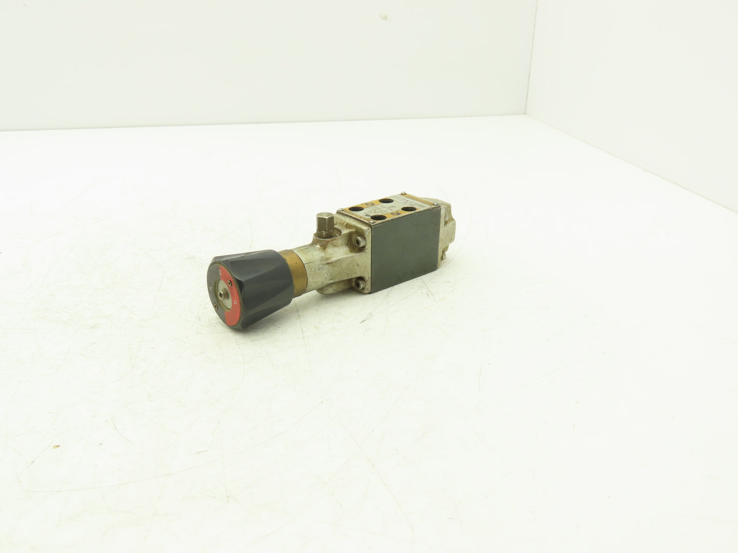 Rexroth HydroNorma 4WMD 5 N2.3/F Hydraulic Directional Valve Manual Rotary Knob