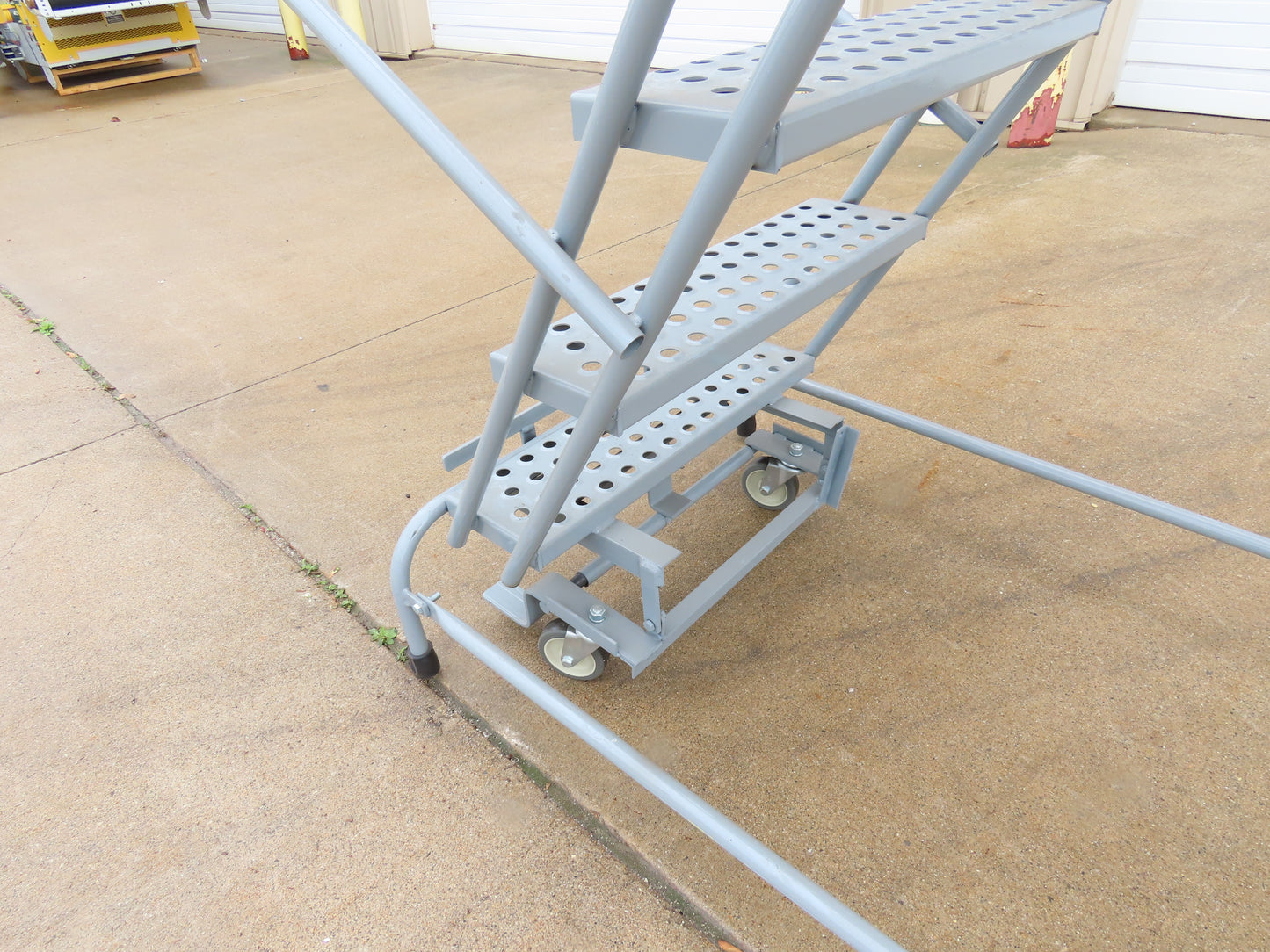 Cotterman Metal Rolling Ladder 12-Step 10'H Platform 24x7"Tread 162"H 32"W 450Lb