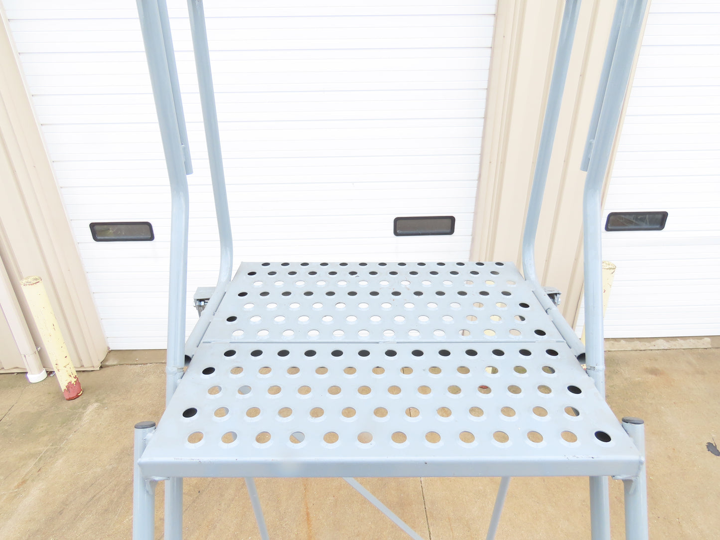 Cotterman Metal Rolling Ladder 12-Step 10'H Platform 24x7"Tread 162"H 32"W 450Lb