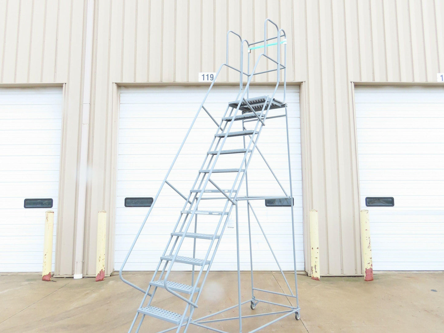 Cotterman Metal Rolling Ladder 12-Step 10'H Platform 24x7"Tread 162"H 32"W 450Lb