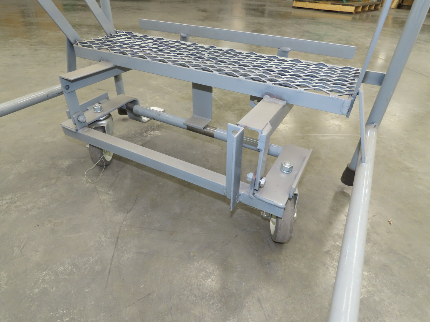 Cotterman Metal Rolling Ladder 5-Step 50"H Platform 24x7"Tread 80"H 30"W 450Lb