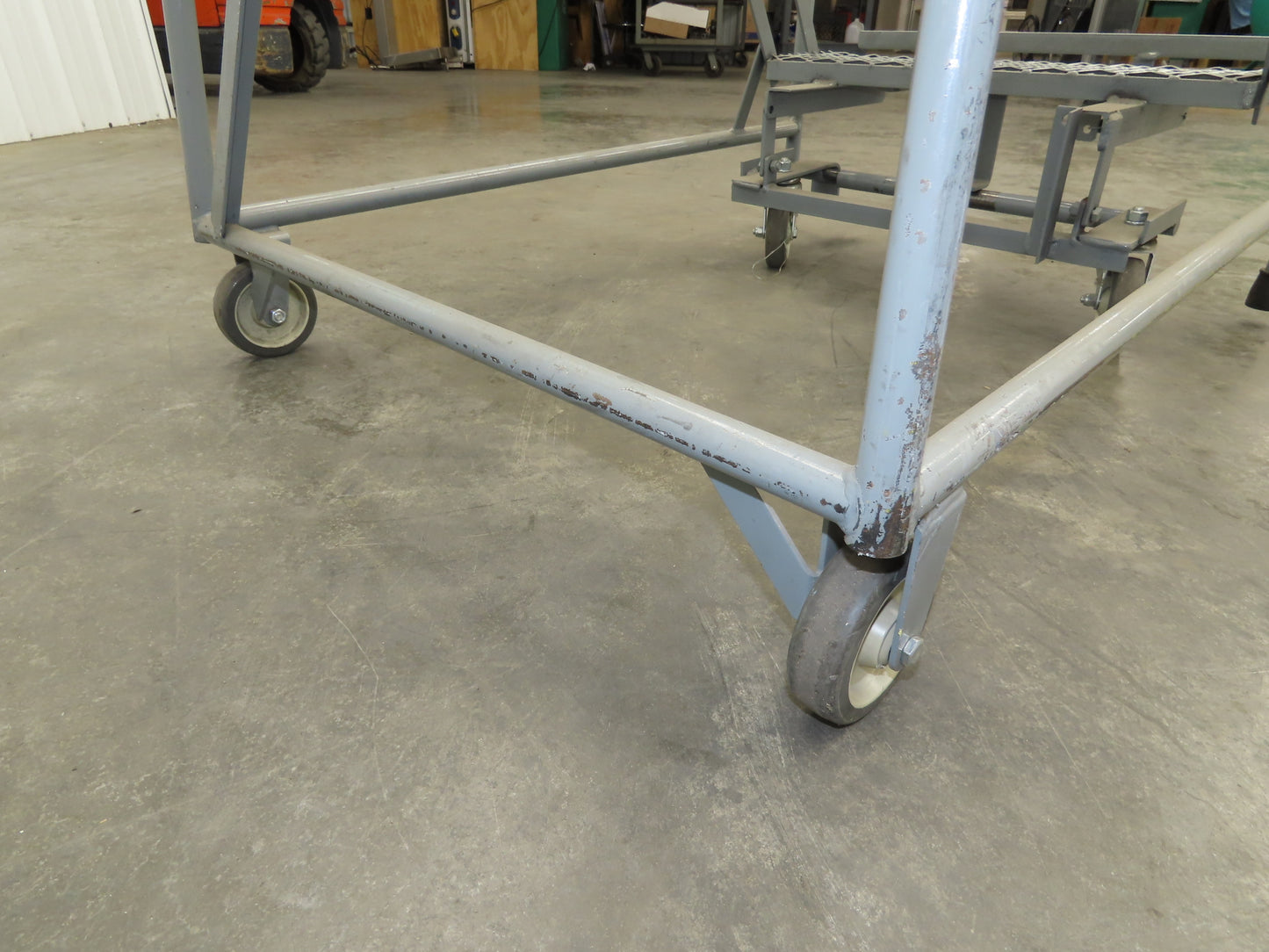 Cotterman Metal Rolling Ladder 5-Step 50"H Platform 24x7"Tread 80"H 30"W 450Lb
