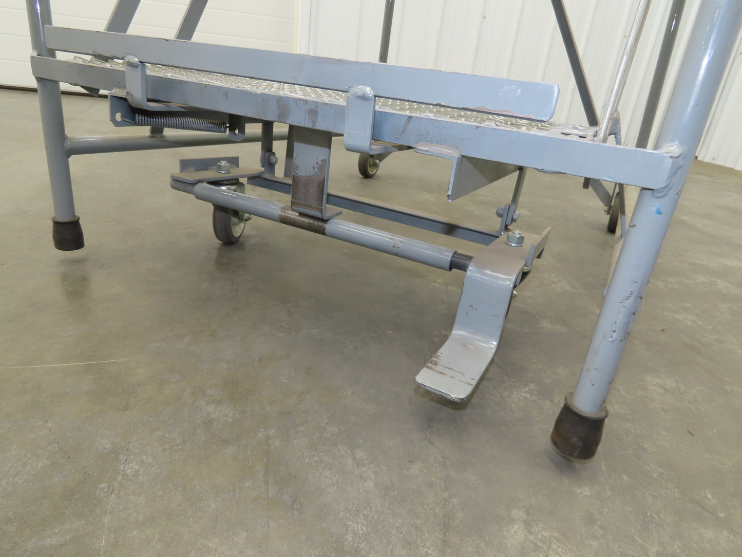 Cotterman Metal Rolling Ladder 5-Step 50"H Platform 24x7"Tread 80"H 30"W 450Lb