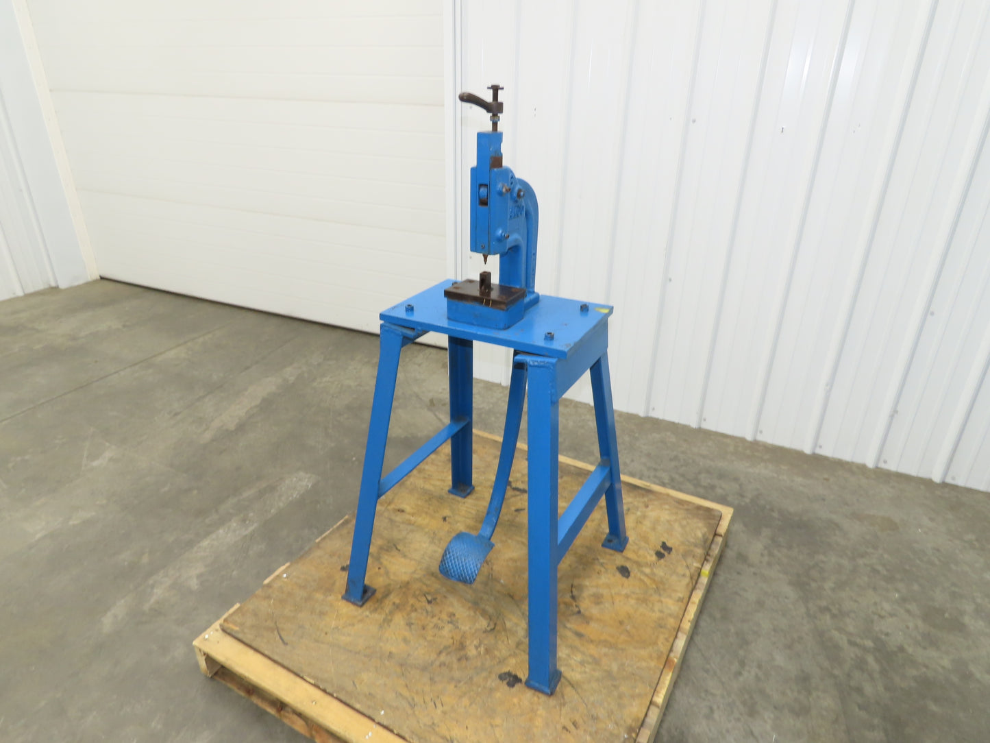 Famco 6 Punch Press 1-1/4 Ton Mechanical Kick Foot Pedal Cast Iron Size 6 Pace