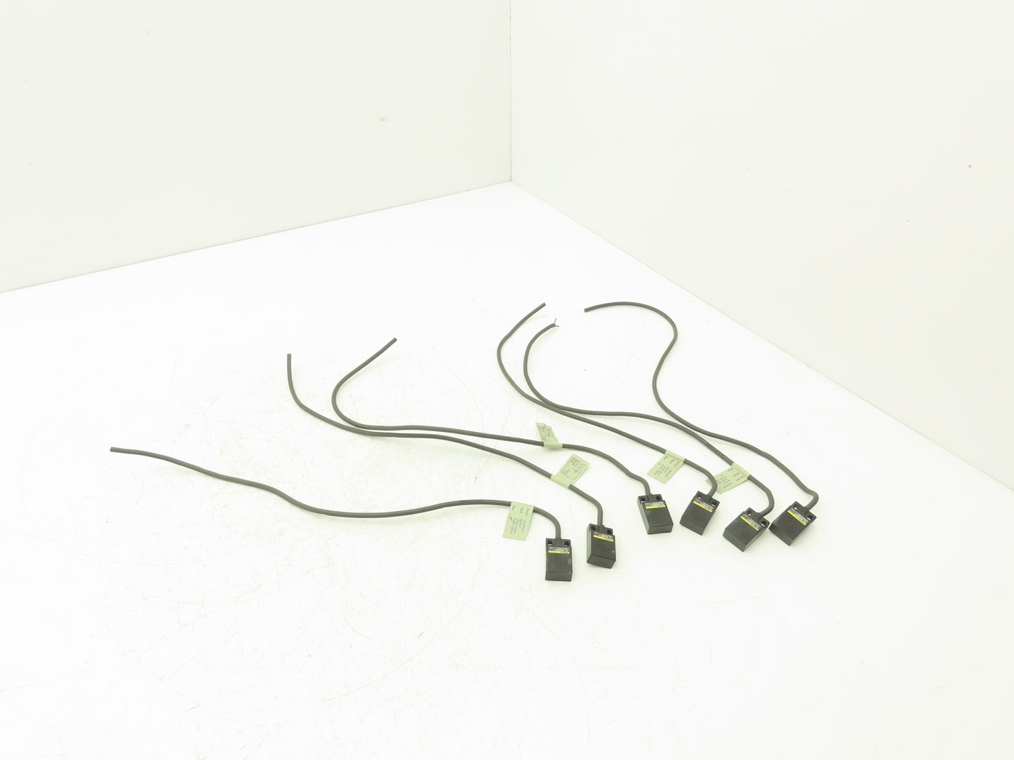 Omron TL-W5MC1 Inductive Proximity Sensor 3 Wire Lot of 6