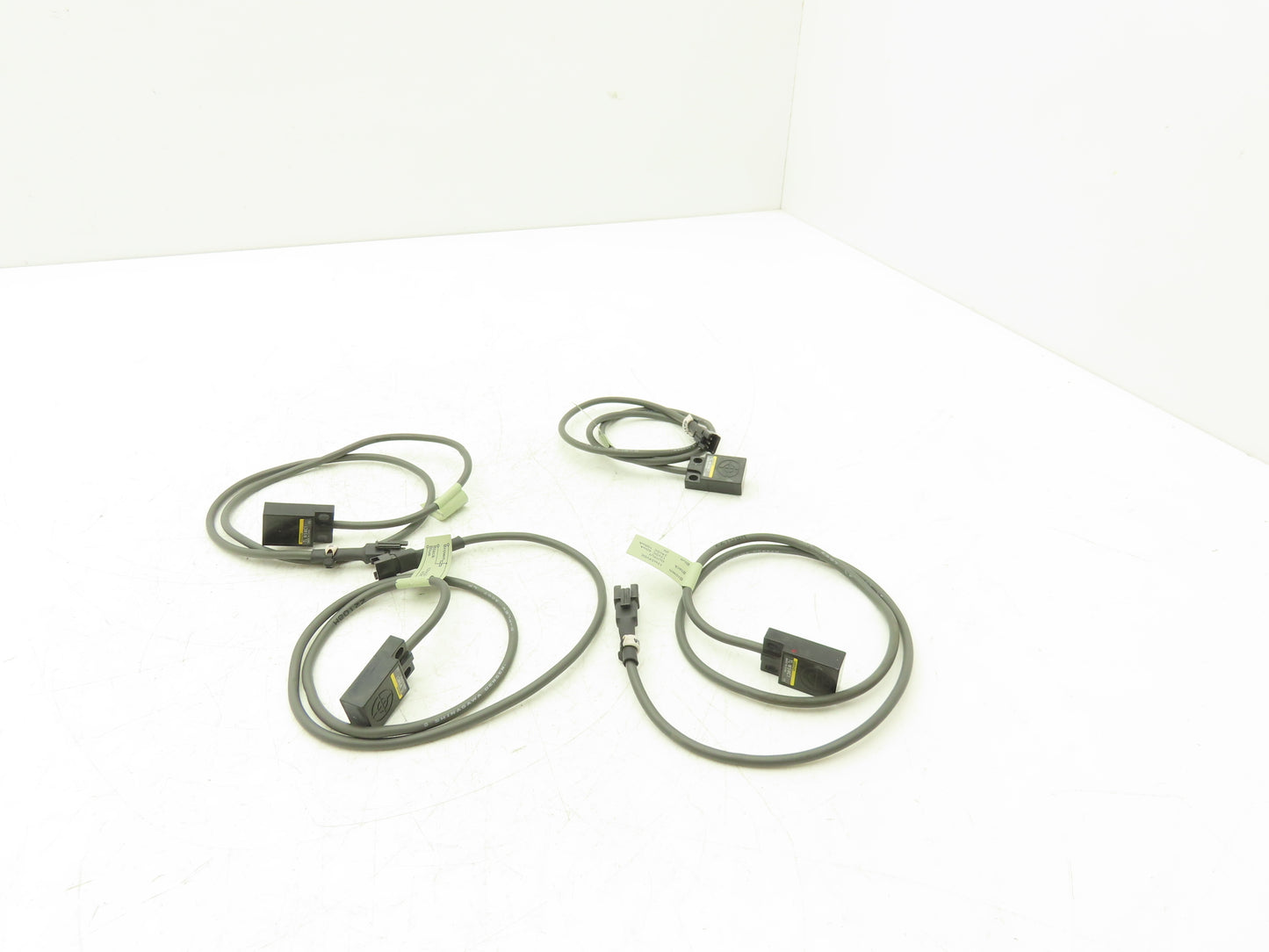 Omron TL-W5MC1 Inductive Proximity Sensor 3 Wire Lot of 4