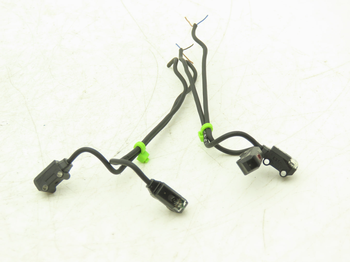 Omron E3T-ST12 Ultracompact Photoelectric Sensor Amplifier Through-Beam Lot of 2