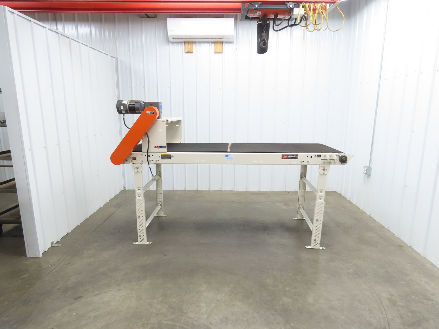 Roach 34"x 8' Slider Bed Grip Top Belt Conveyor .75Hp 3PH End Drive 40fpm