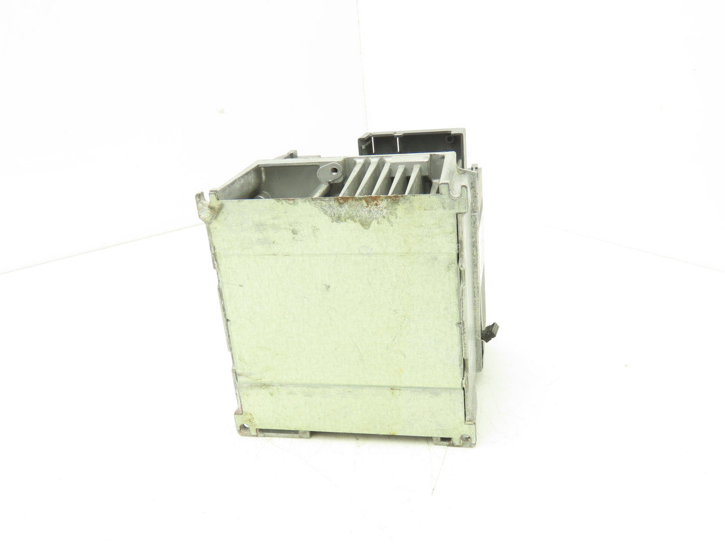 Mitsubishi FR-E740-060-NA E700 VFD AC Inverter 3HP 480VAC 6A 3PH