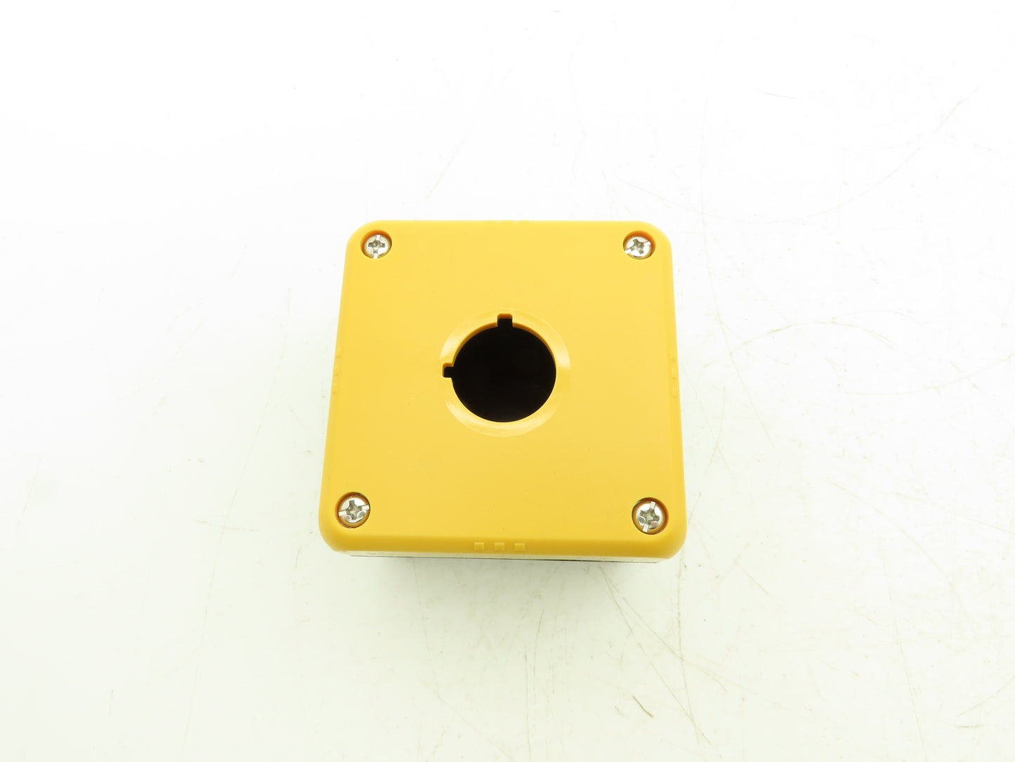 Idec FB1W-111Y XW1E-TV412Q4MR Single Hole Pushbutton Box with Emergency Stop