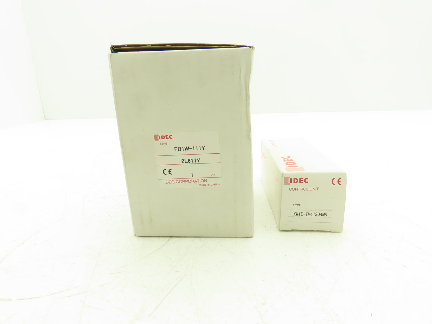 Idec FB1W-111Y XW1E-TV412Q4MR Single Hole Pushbutton Box with Emergency Stop