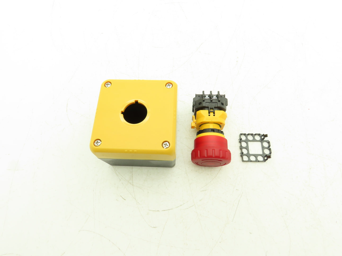 Idec FB1W-111Y XW1E-TV412Q4MR Single Hole Pushbutton Box with Emergency Stop