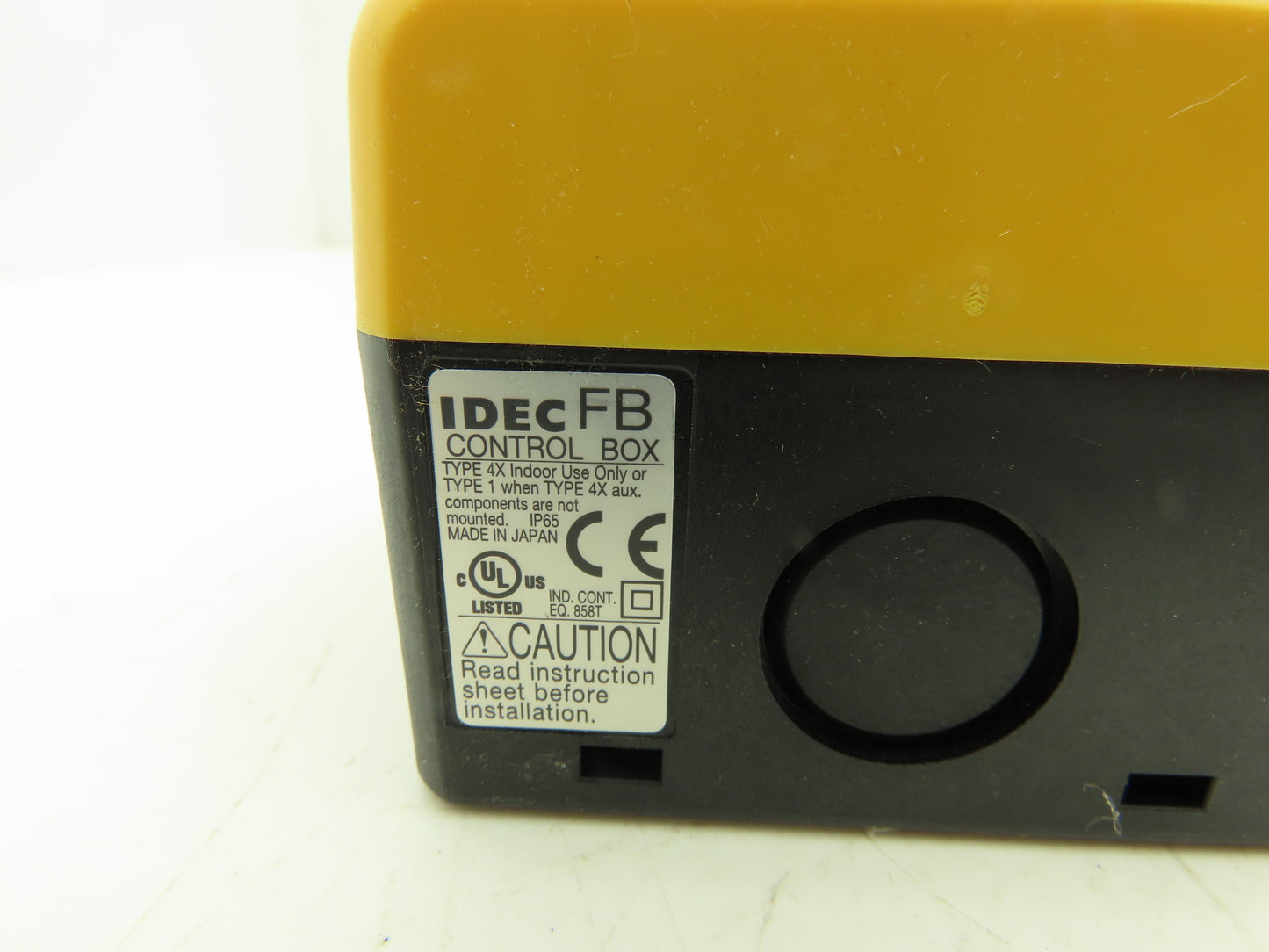Idec FB1W-111Y XW1E-TV412Q4MR Single Hole Pushbutton Box with Emergency Stop