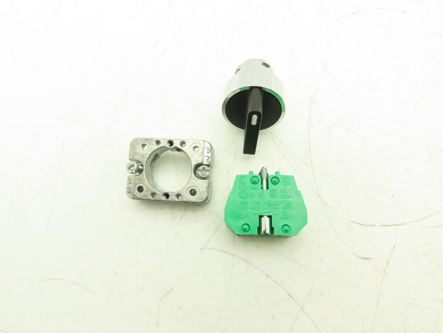 Idec GCX1300 Single Hole Pushbutton Box with 2-Position Switch/NO Contact Block