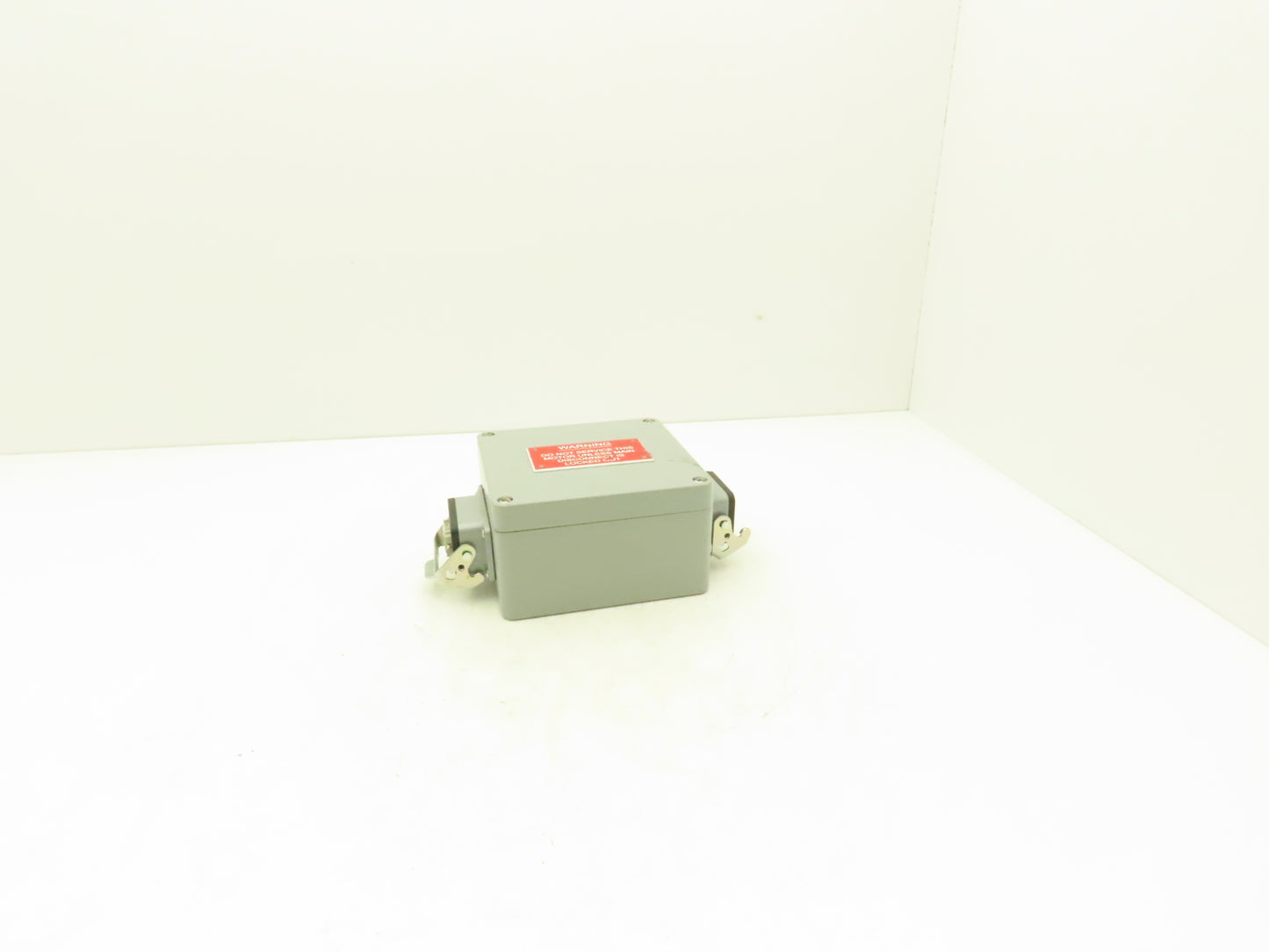 Hoffman CCA16169 Aluminum Enclosure Junction Box 160x160x90mm 16A 6-pin Plugs