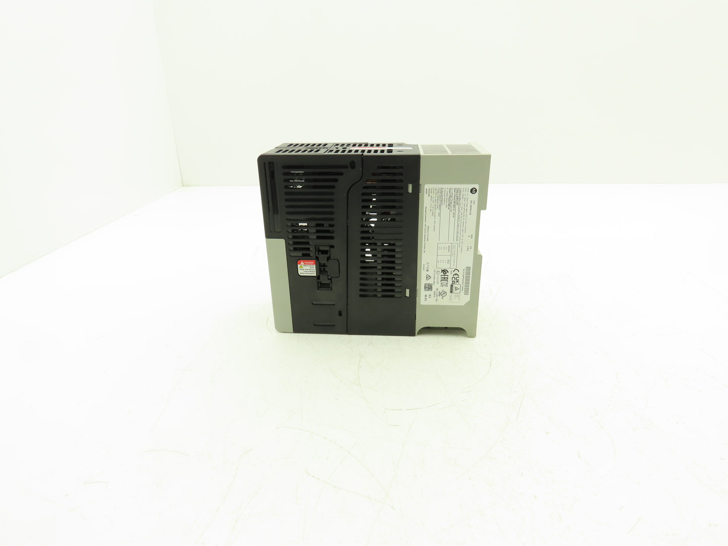 Allen Bradley 25C-D6P0N104 PowerFlex 527 Variable AC Drive VFD 3HP 480V 3PH