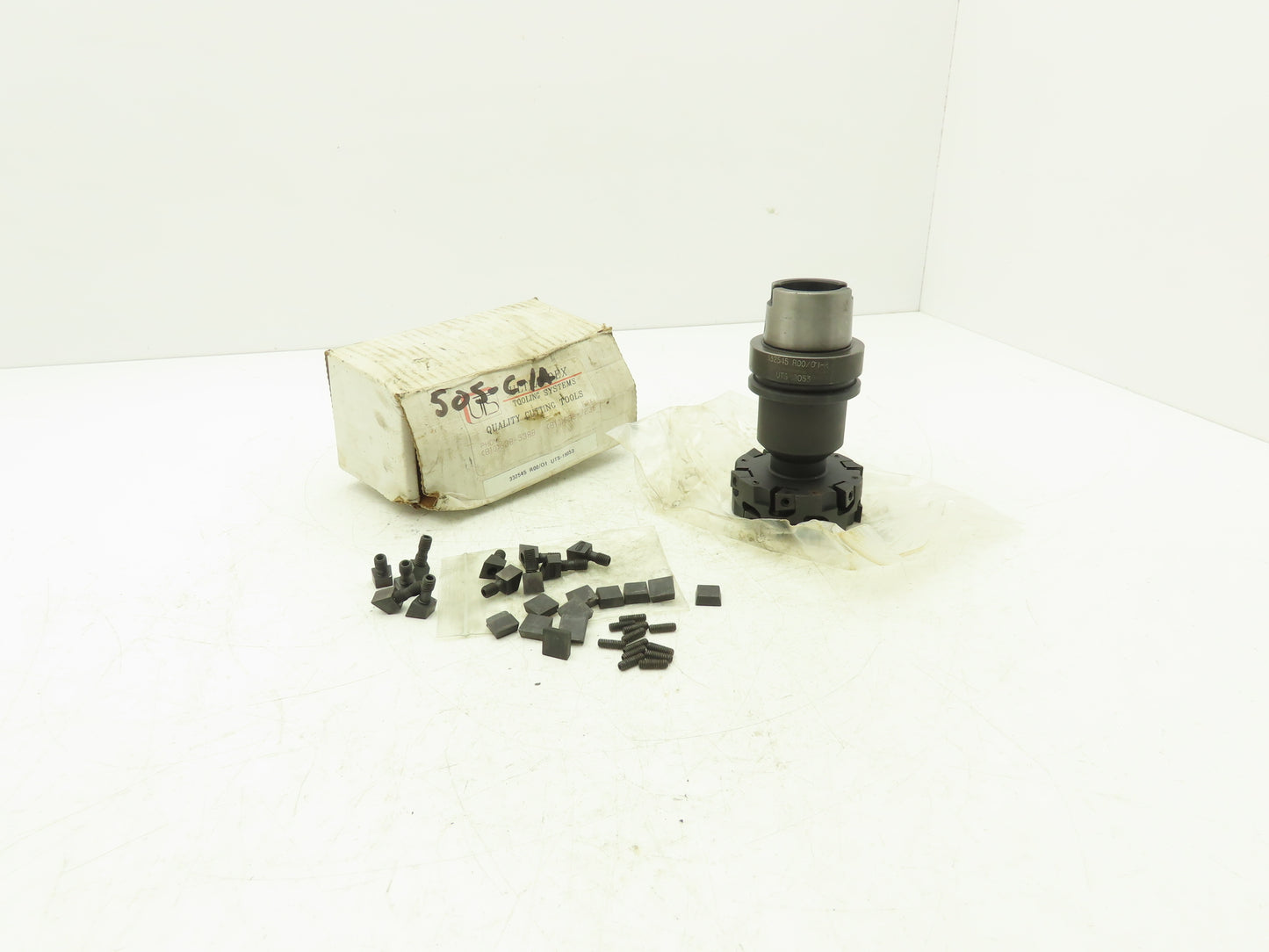 Kennametal 332545 R00/01R Indexable End Face Mill 13-Insert Cutter 3" Head