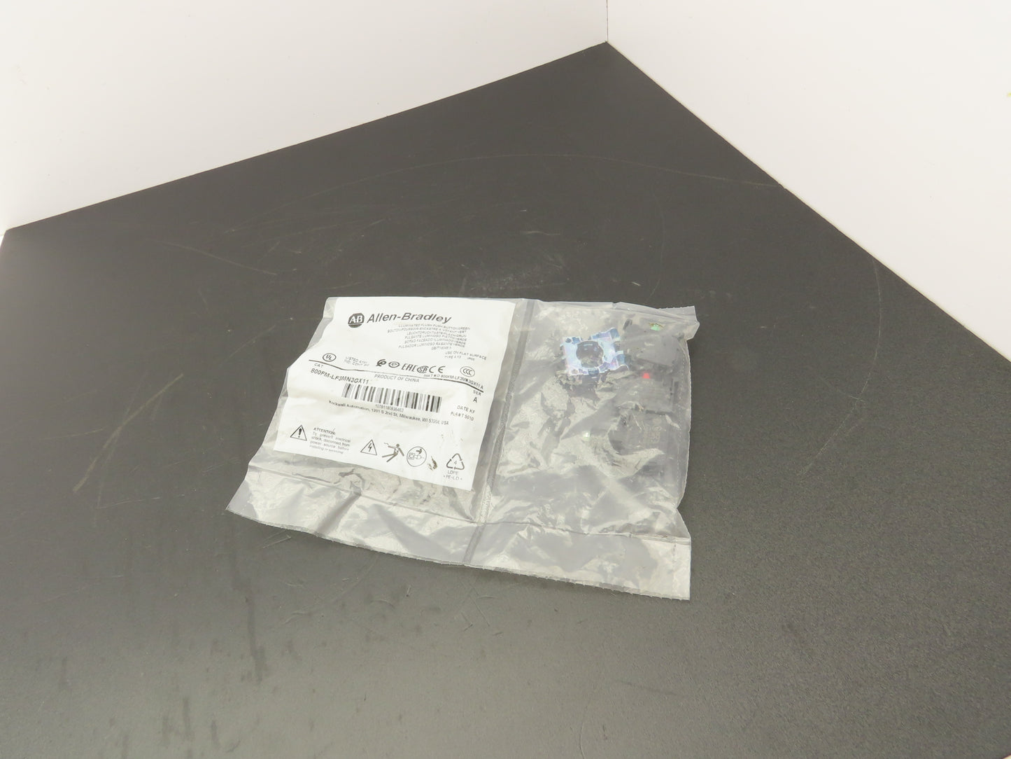 Allen Bradley Pushbutton Green Illuminated Momentary 2 NO 2NC 22mm