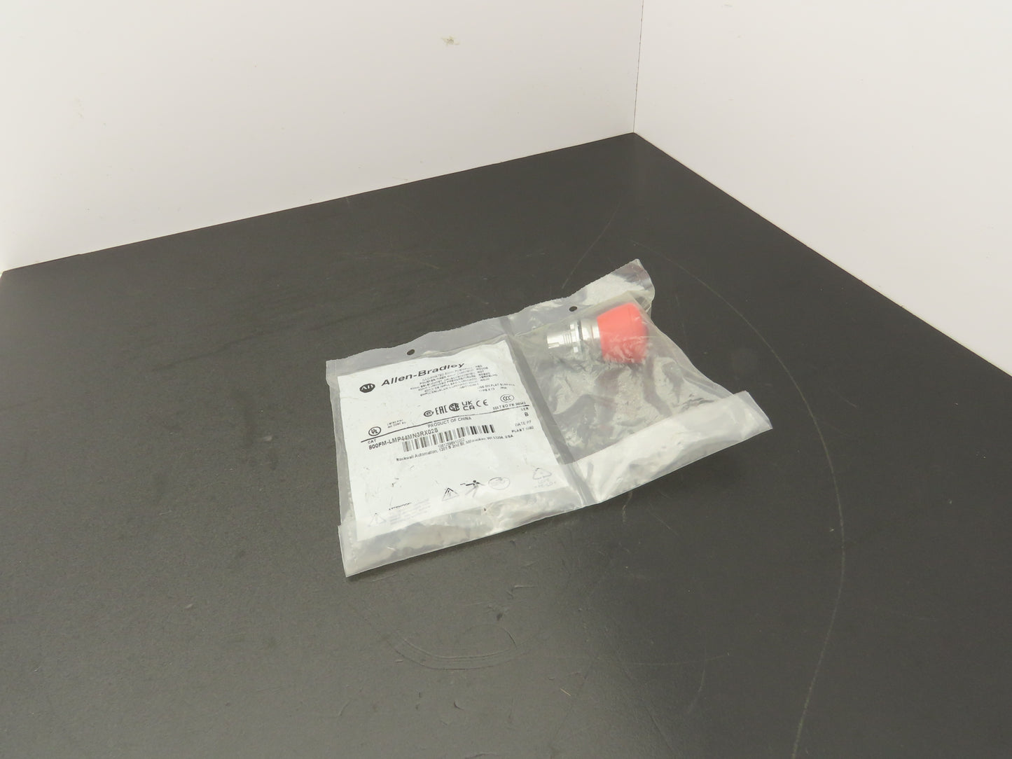 Allen Bradley Pushbutton Red Illuminated E-Stop Push-Pull With Contacts