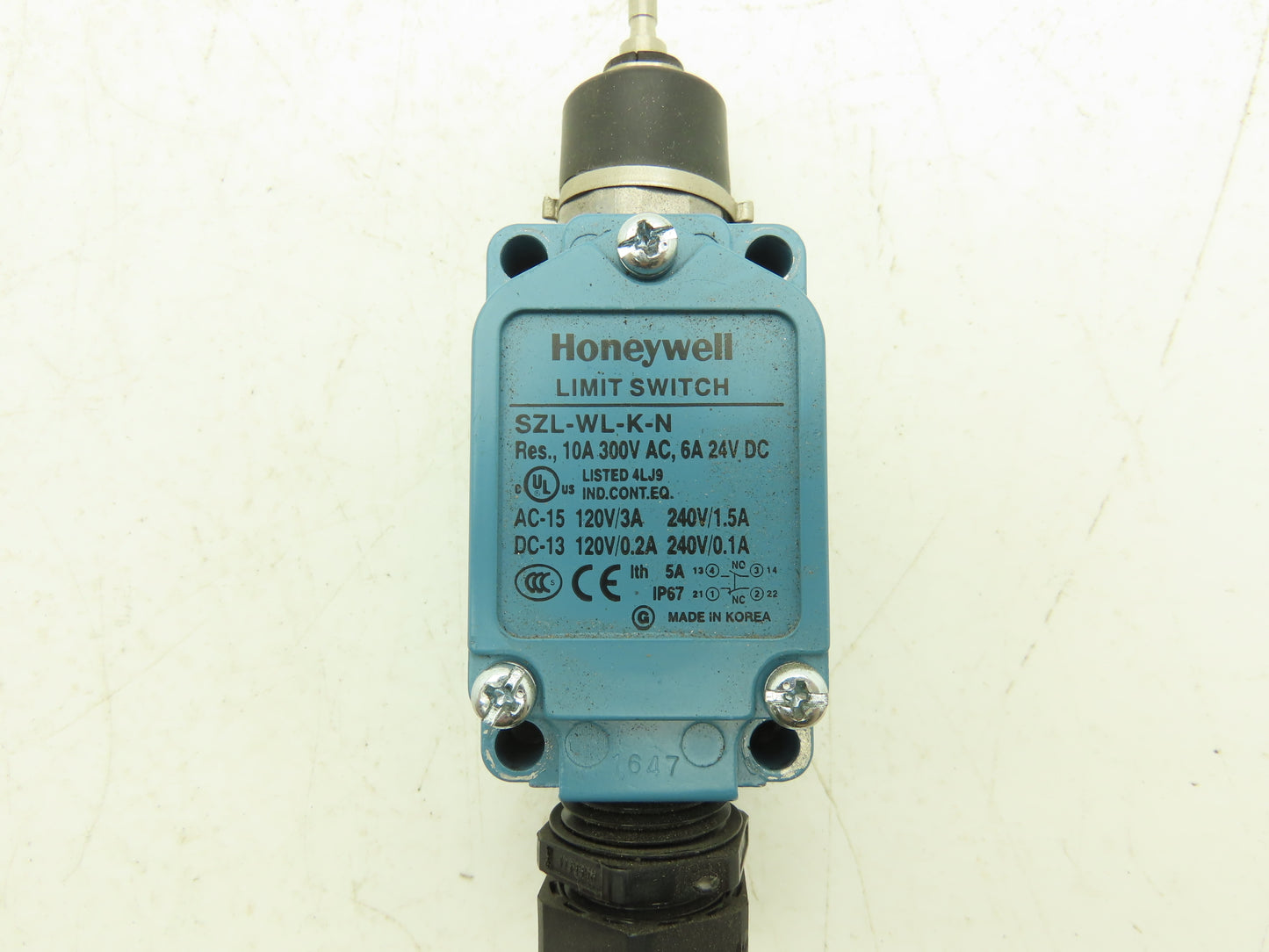 Honeywell SZL-WL-K-N Limit Switch Plunger Style 10A 300VAC/ 6A 24VDC