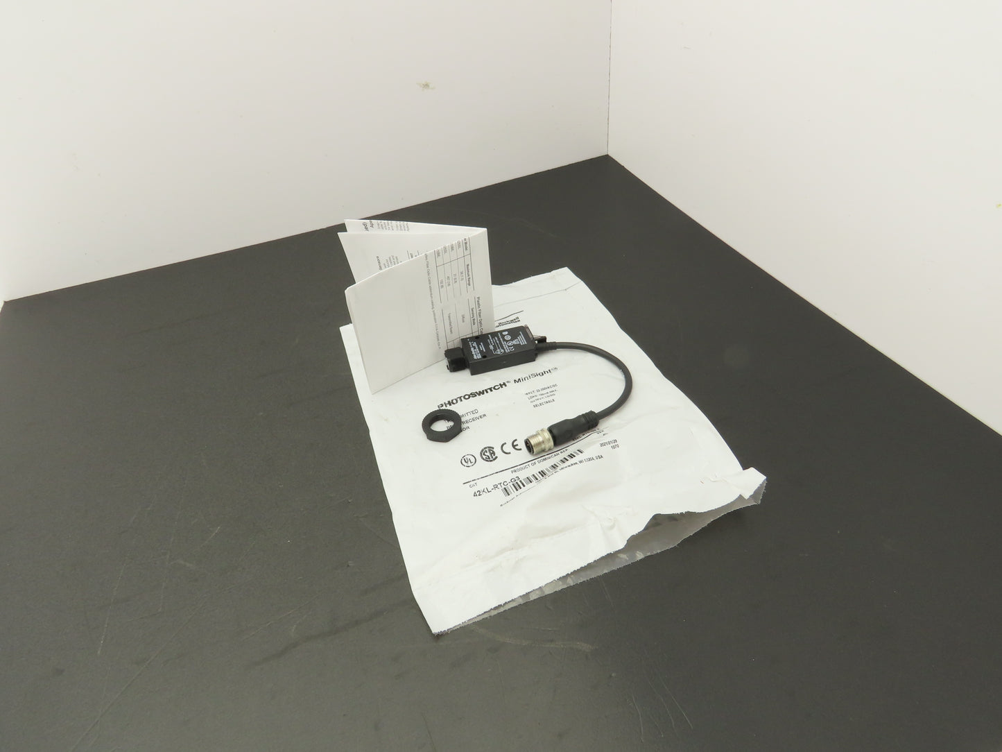 Allen Bradley 42KL-RTC-G3 Photoelectric Proximity Switch 30m Sensing Range