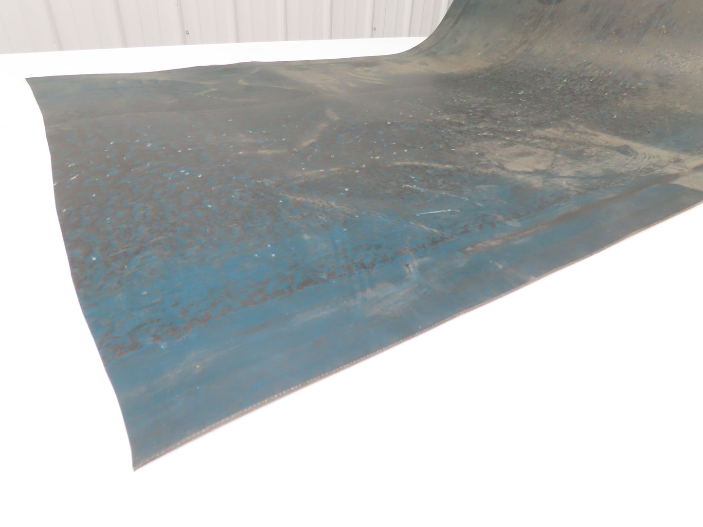 26-3/4"W x 44' Green PVC Rubber Conveyor Belt with V-Belt Guides 680mm Wide