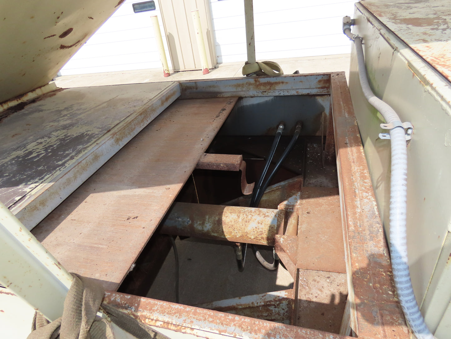 Piqua Industrial Trash Dumpster Garbage Compactor Top Load 20Hp 230/460V Pusher