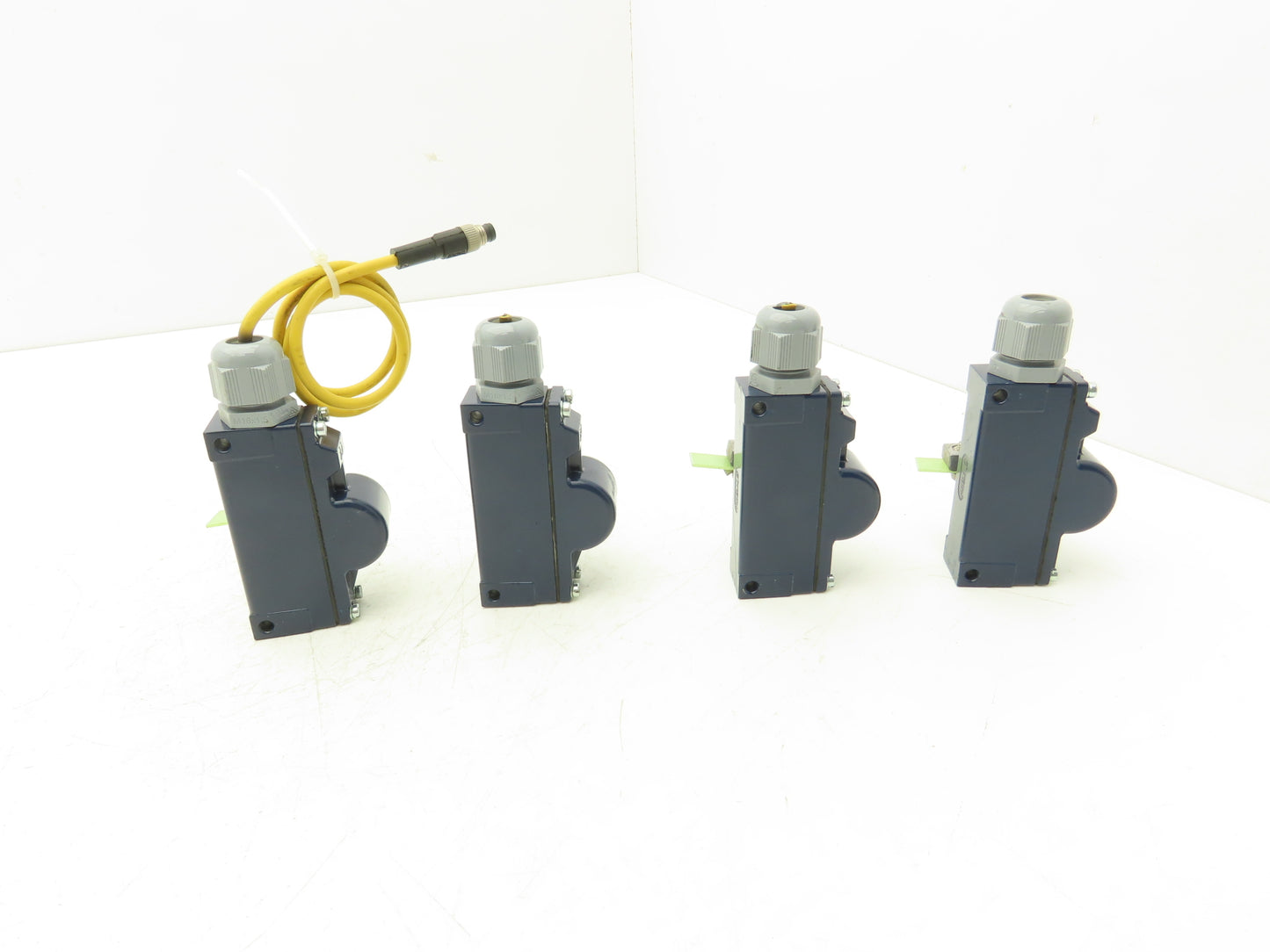 Schmersal M2H 302-11Y-M16-F10 Safety Limit Switch 230V IP65 Lot of 4