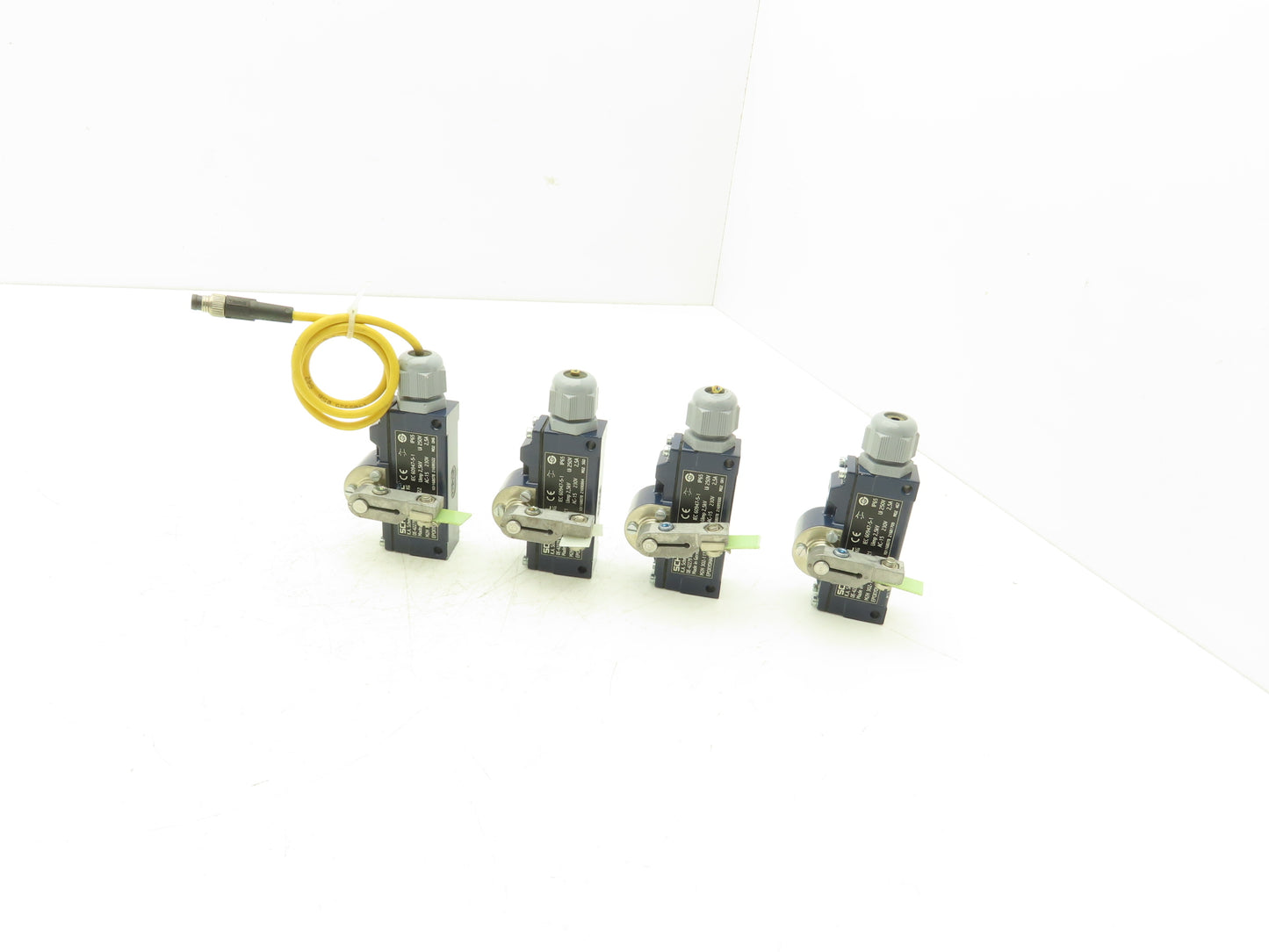 Schmersal M2H 302-11Y-M16-F10 Safety Limit Switch 230V IP65 Lot of 4