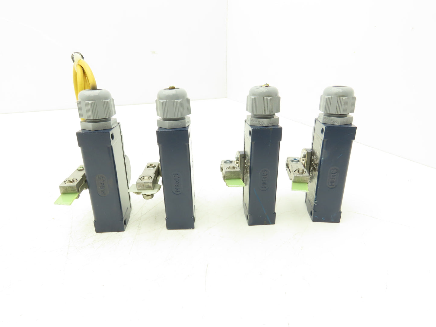 Schmersal M2H 302-11Y-M16-F10 Safety Limit Switch 230V IP65 Lot of 4