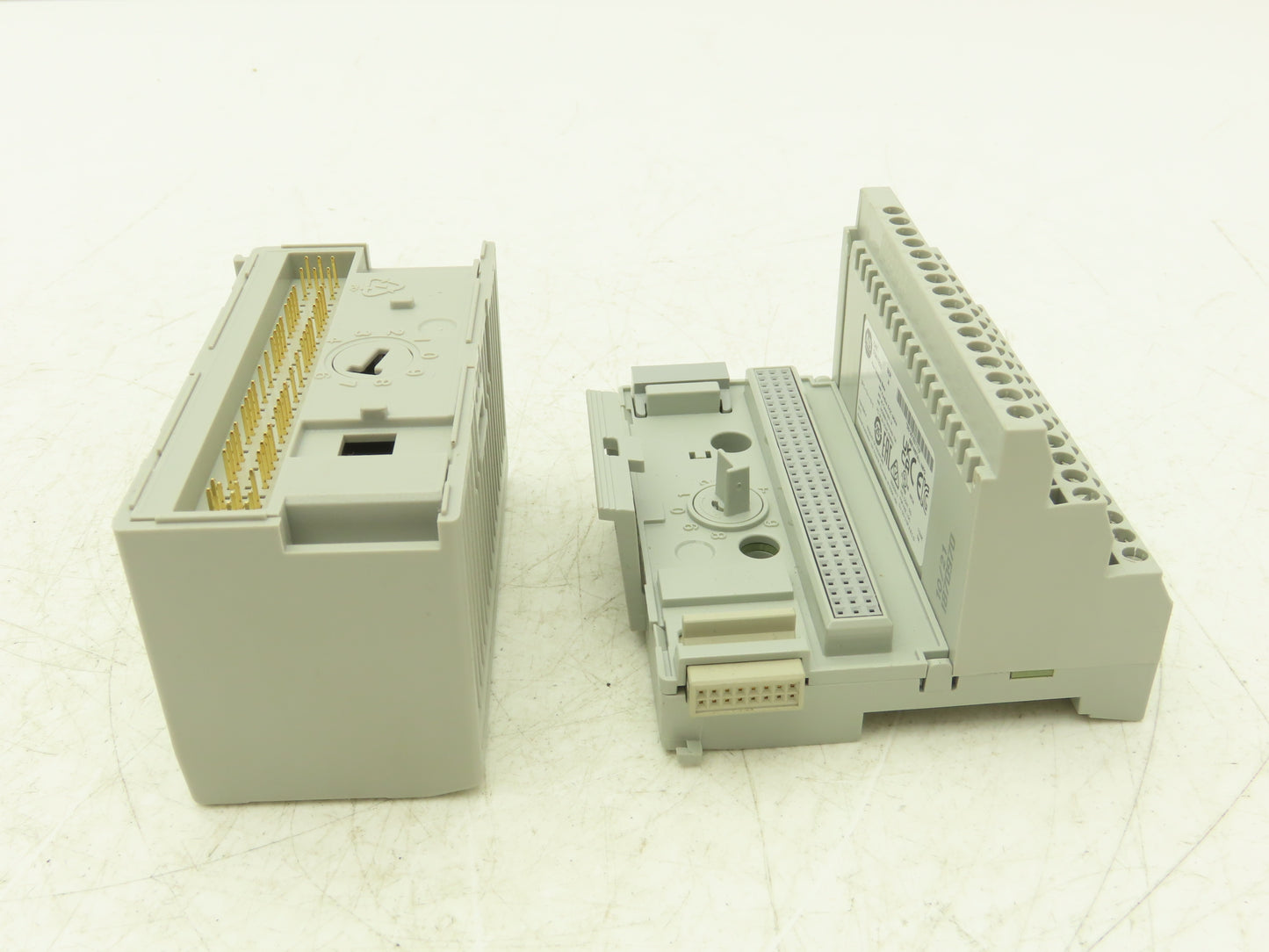 Allen-Bradley 1794-IB32 Input Module I/O 32 Point 24VDC Ser A W/Base 1794-TB32