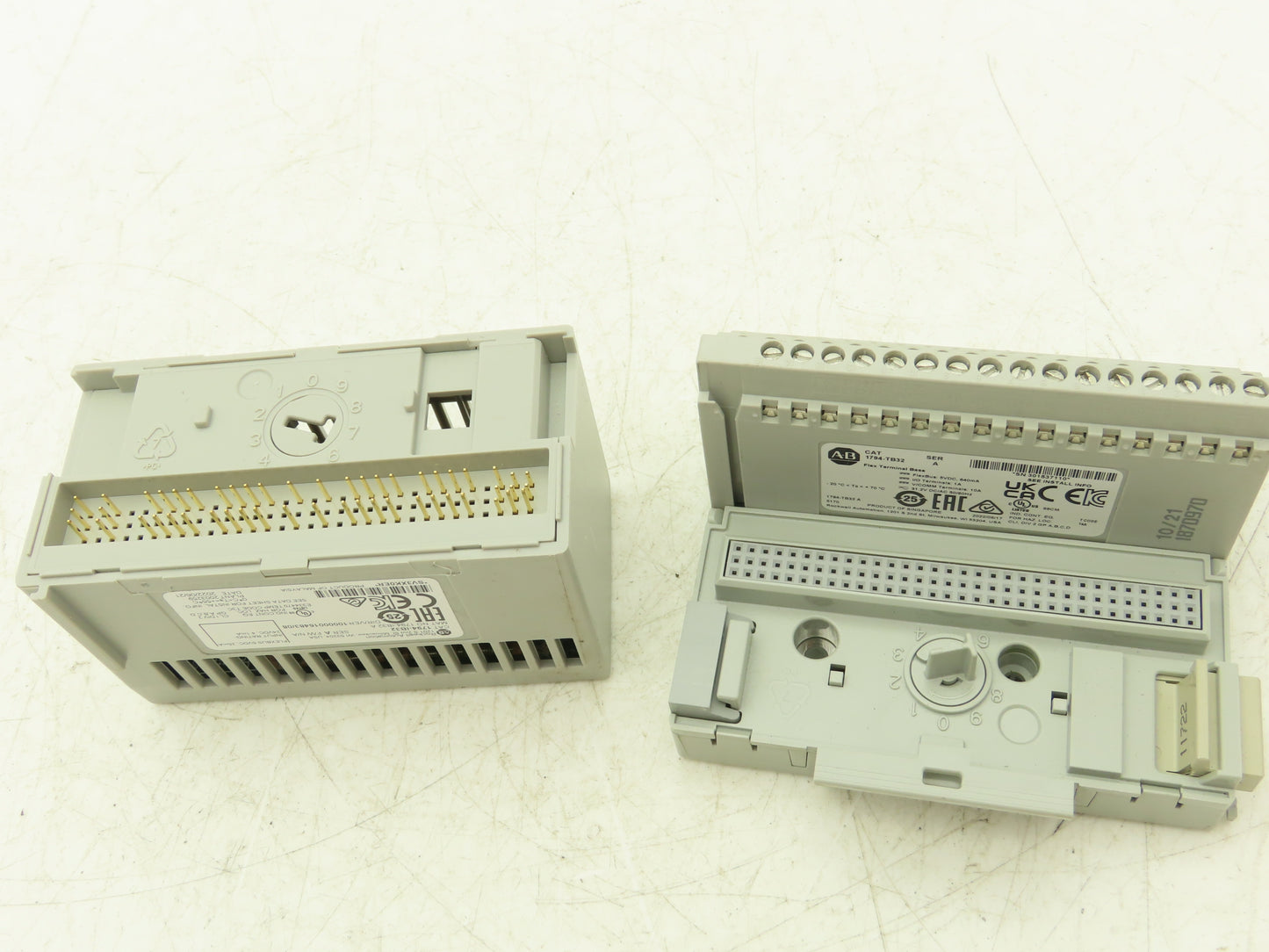 Allen-Bradley 1794-IB32 Input Module I/O 32 Point 24VDC Ser A W/Base 1794-TB32