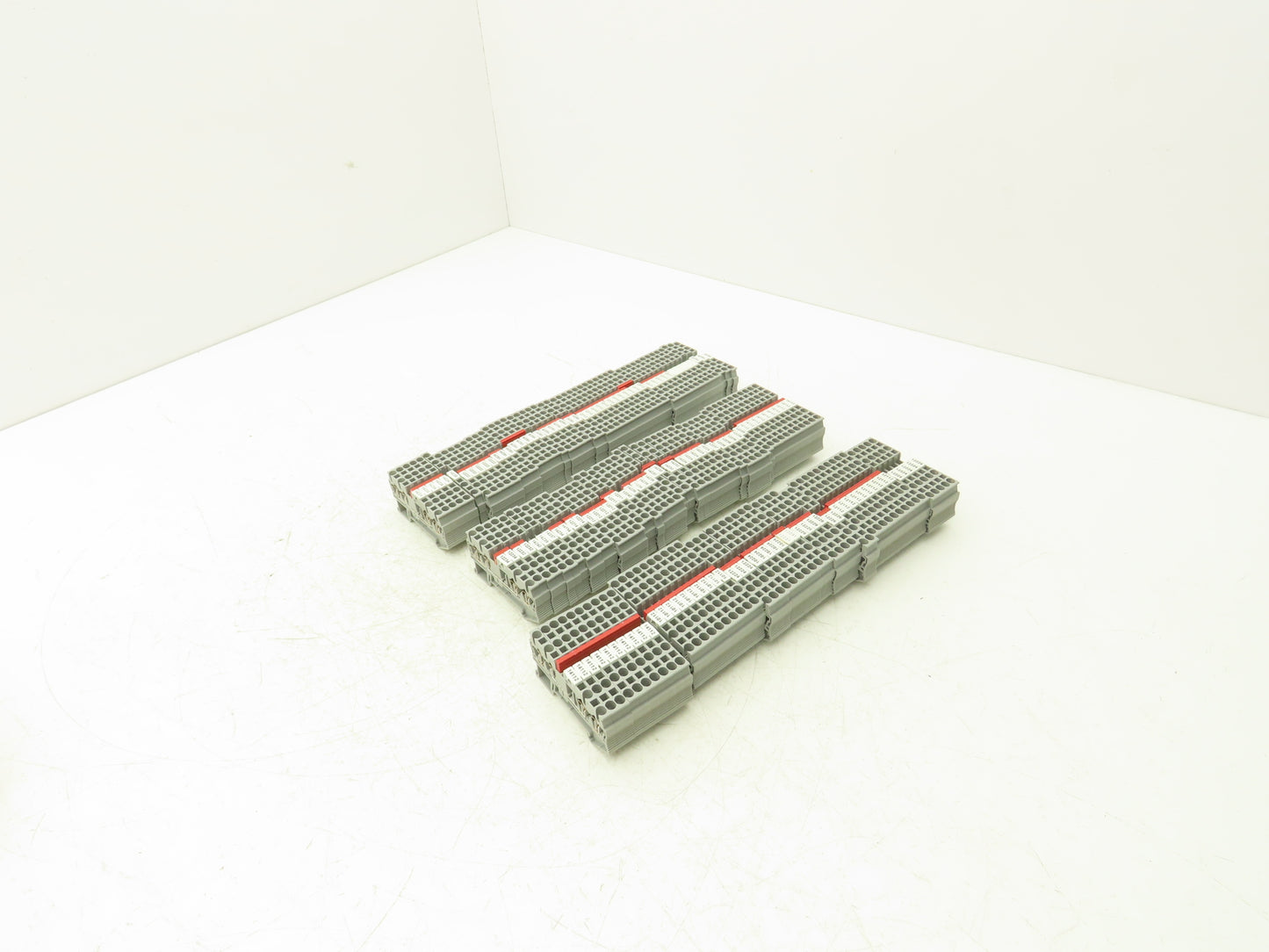 Eaton PT 2.5-4 Feed-Through Terminal Block Gray 4 Wire 600V 2.5mm² Lot of 148