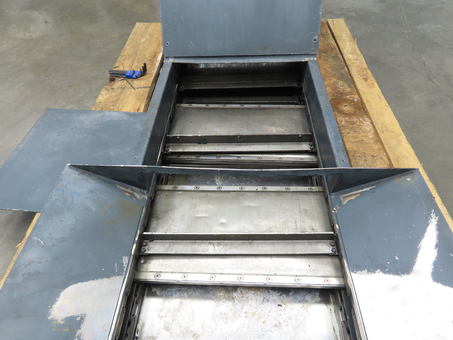 Magnetic Chip Conveyor Scraper Chain w/Coolant Filters 41-44"H 96"L 230/460V 3PH