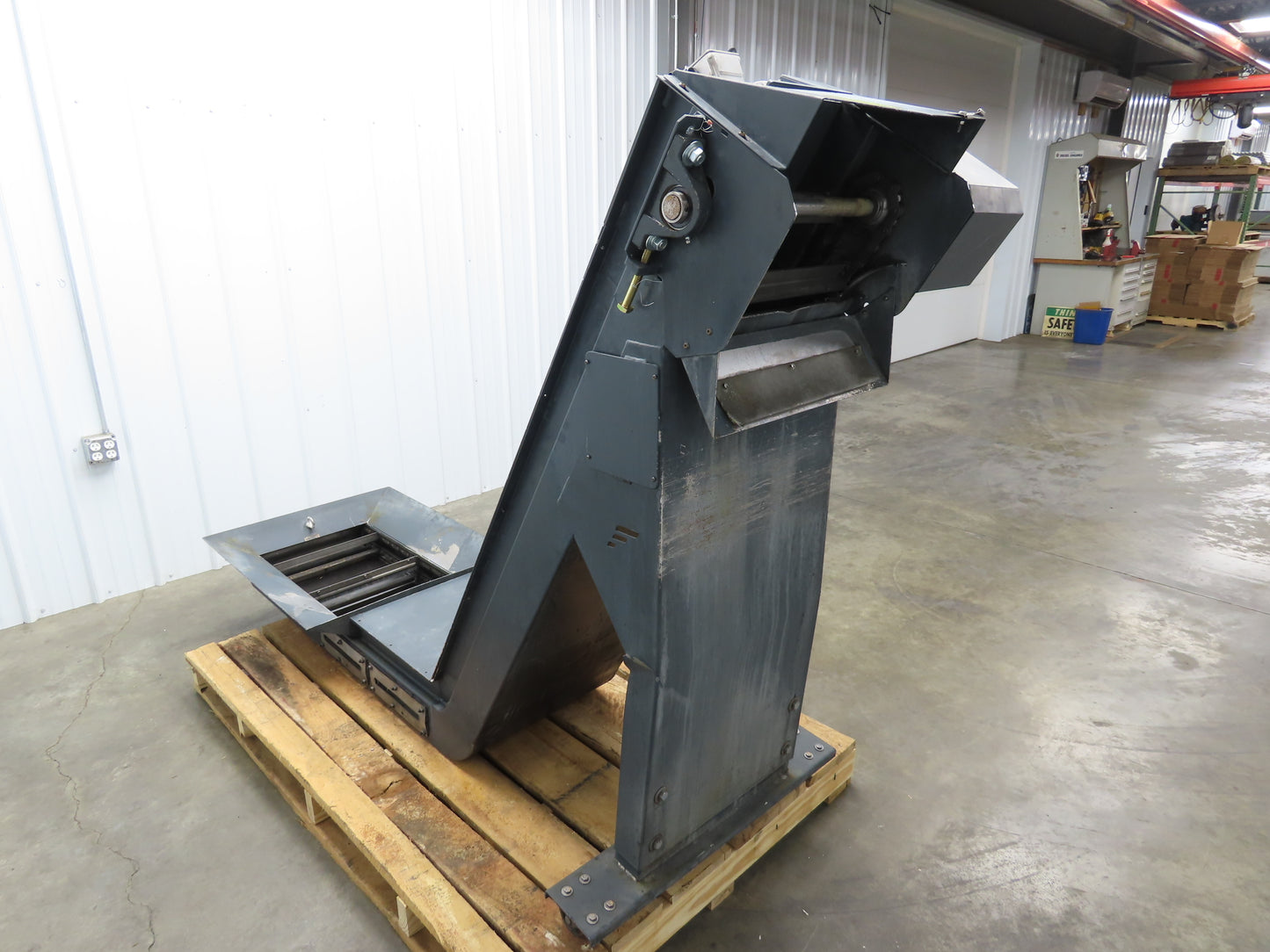 Magnetic Chip Conveyor Scraper Chain w/Coolant Filters 41-44"H 96"L 230/460V 3PH