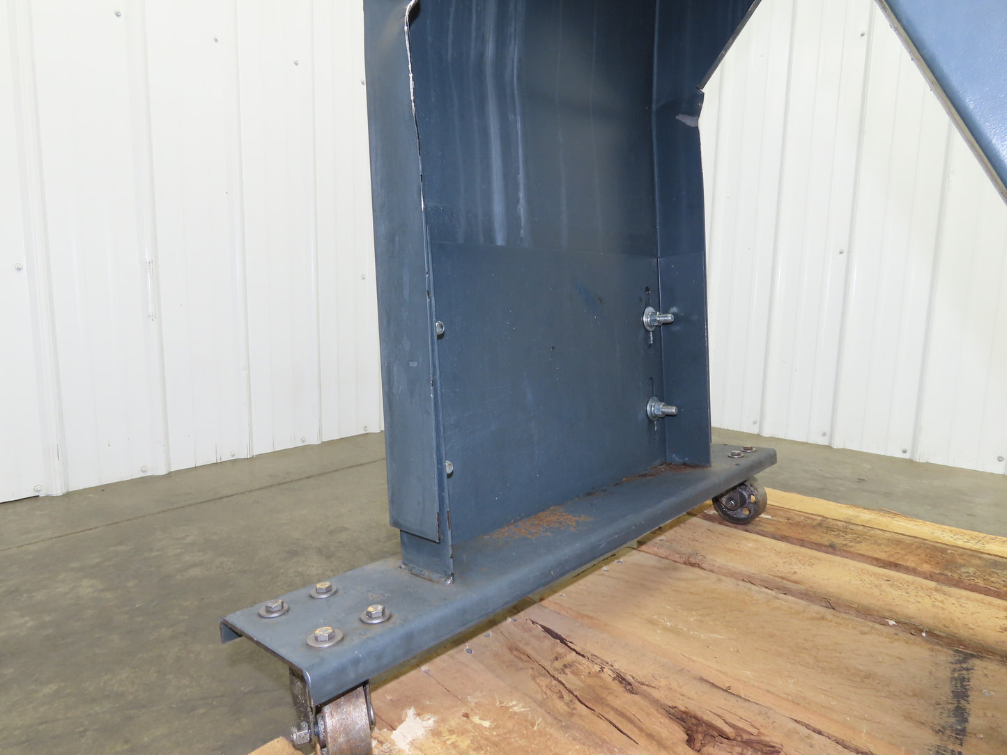 Magnetic Chip Conveyor Scraper Chain w/Coolant Filters 41-44"H 96"L 230/460V 3PH
