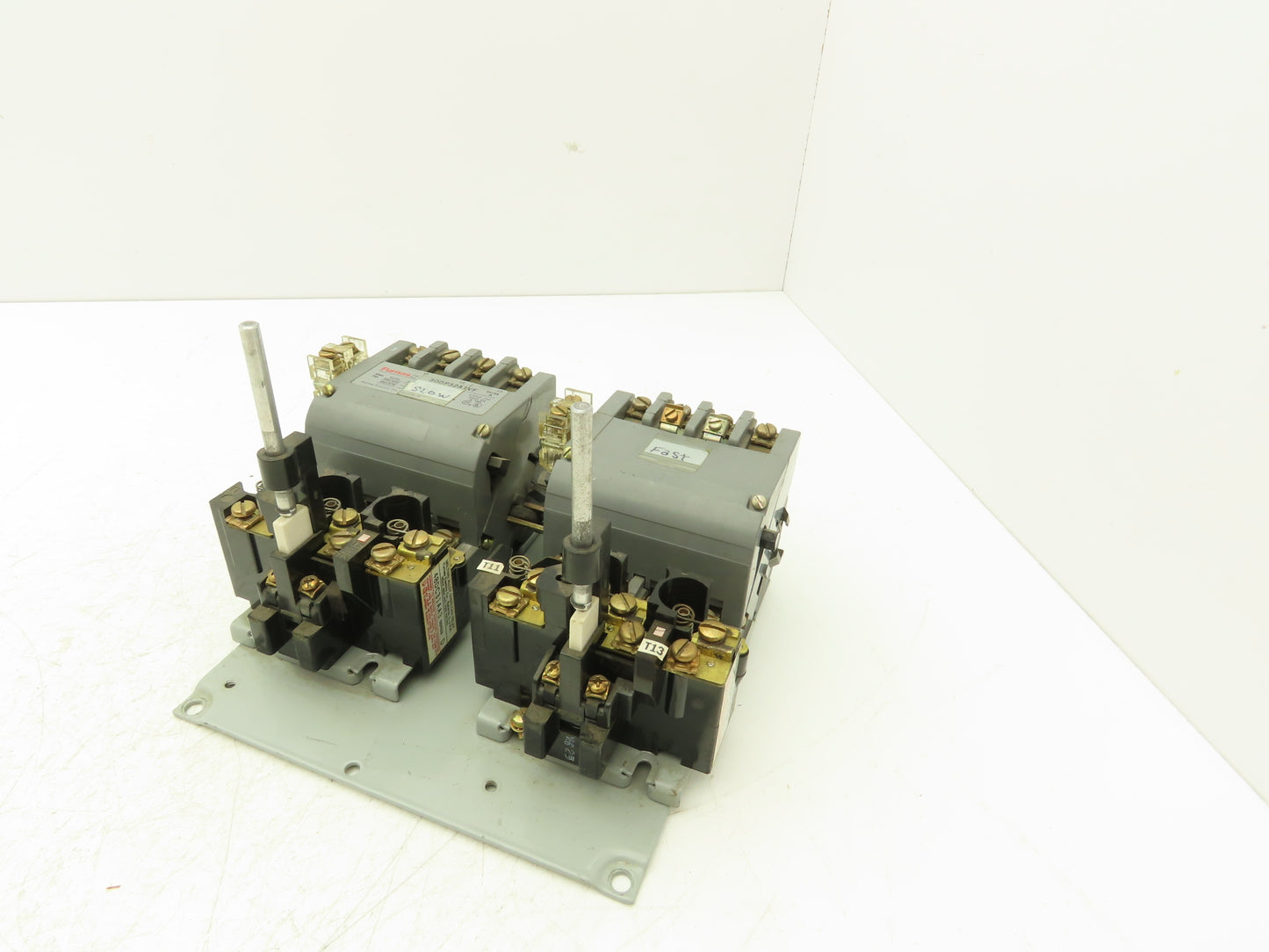 Furnas 30DP32A1VF AC Contactor Motor Starter 10Hp 600VAC 3Ph 120V Coil 2 Speed
