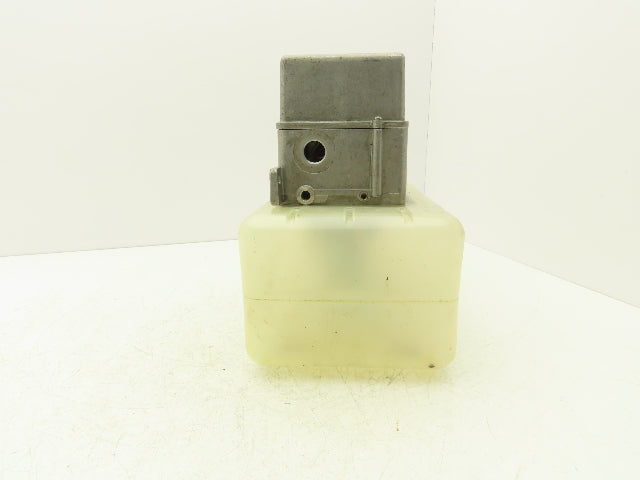 Showa LCB 4 Lubrication Oil Pump Machine Oiler 6L Tank 0.1 L/Min 200V