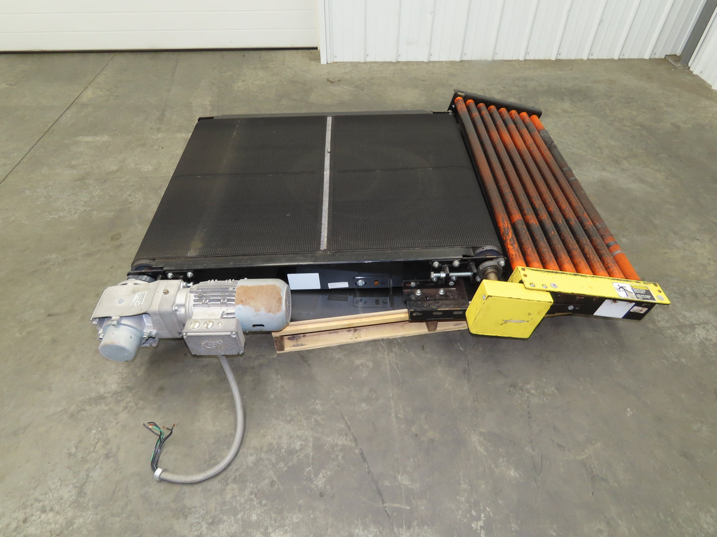 40"W x 48"L Pallet Conveyor 36" Grip Belt with Live Roller On Ramp 3PH 205FPM