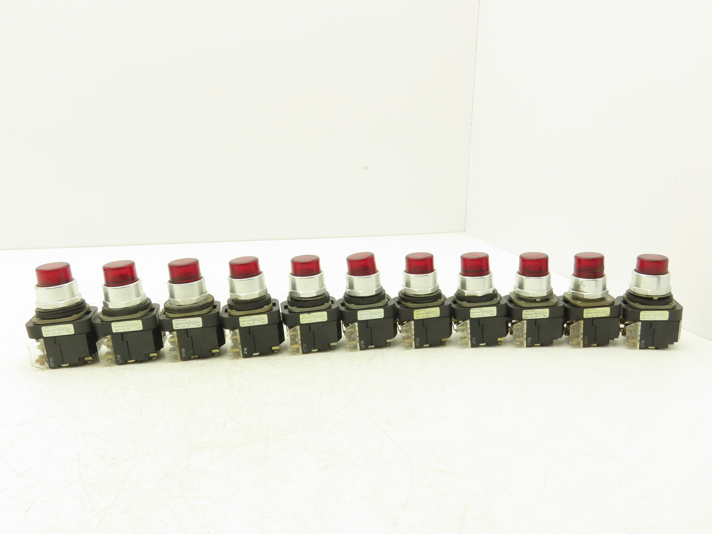 Allen Bradley 800T-PT16 Red Illuminated Pilot light 30mm 120VAC Lot of 11