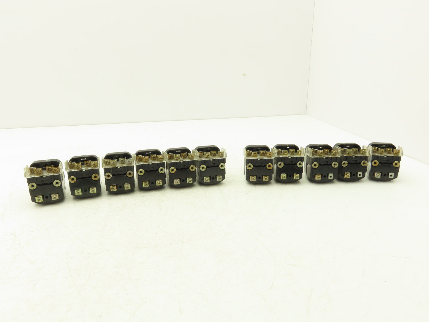 Allen Bradley 800T-PT16 Red Illuminated Pilot light 30mm 120VAC Lot of 11