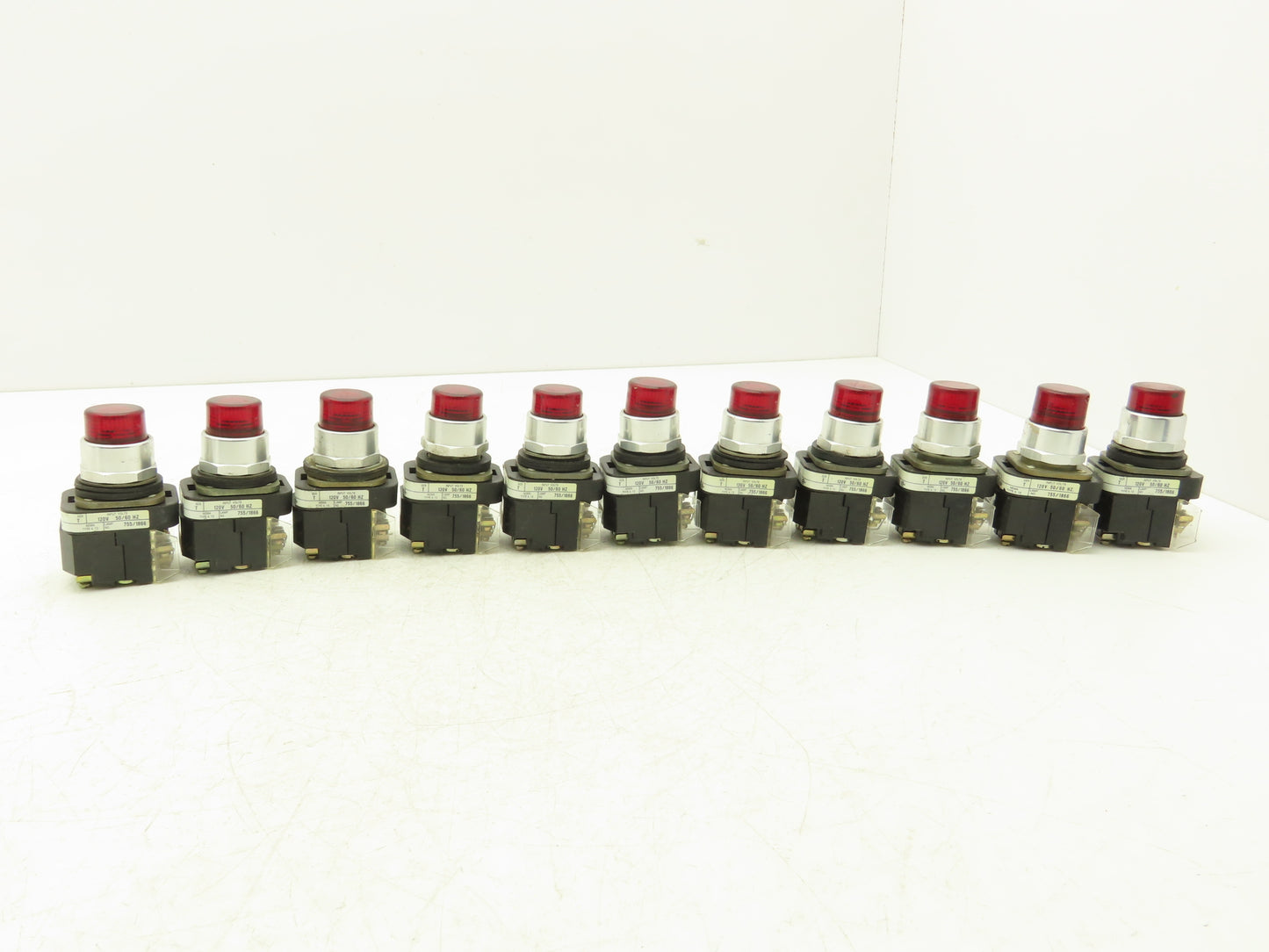 Allen Bradley 800T-PT16 Red Illuminated Pilot light 30mm 120VAC Lot of 11