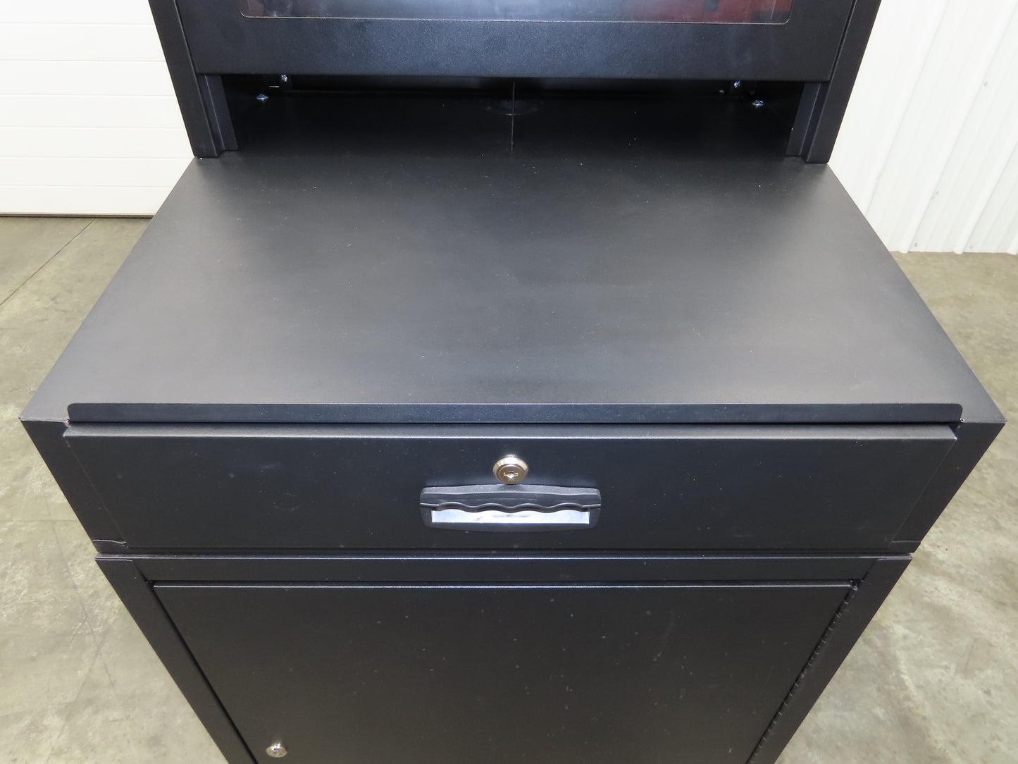 Global Industrial WB239115BKA Mobile Security 24" LCD Computer Cabinet Enclosure