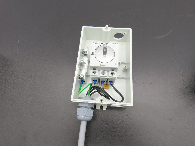 Square D MD3304X Enclosed Manual Motor Disconnect Switch 30A 600VAC Lot of 2