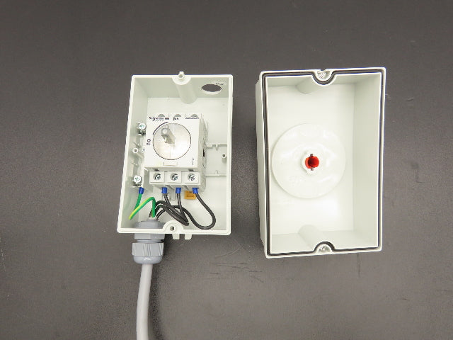 Square D MD3304X Enclosed Manual Motor Disconnect Switch 30A 600VAC Lot of 2