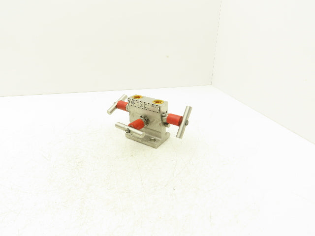 Hoke 8122F8Y Trifold Manifold Needle Valve T Handle 1/2" NPT W/Bleed & Purge