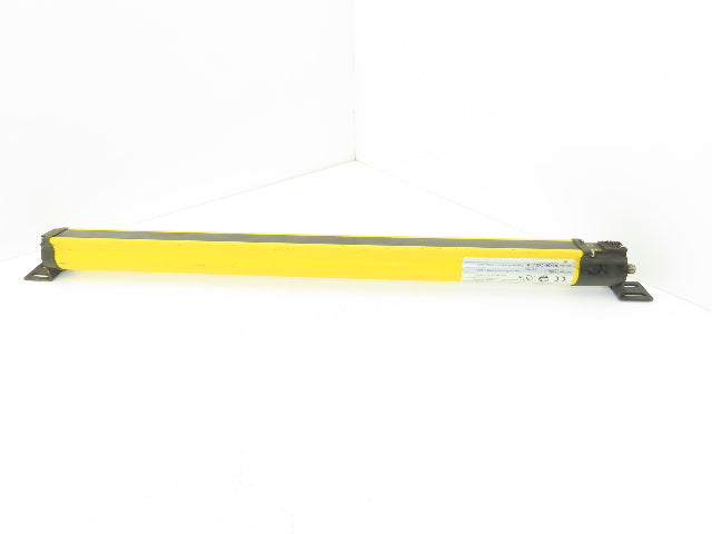 Allen Bradley R4K0640YD Guardshield Light Curtain Transmitter 640mm 24VDC *Read*